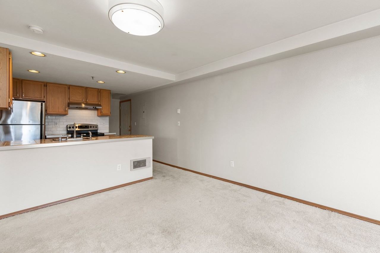 3901 Fremont Ave N #404 - Photo 7 of 33