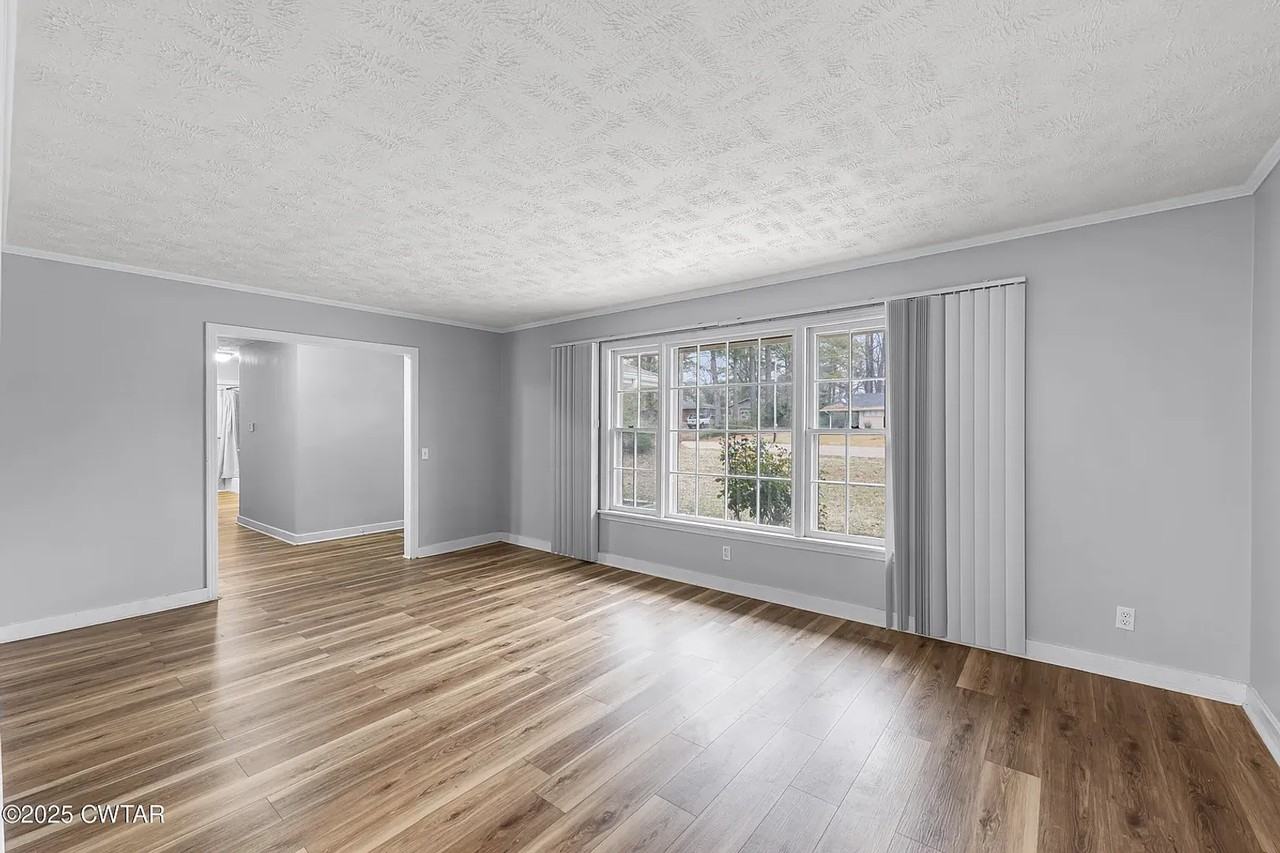 105 Montclair Dr - Photo 4 of 21