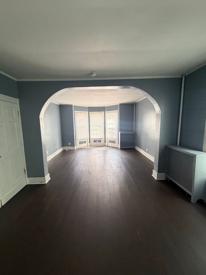 159 Front St - Photo 4 of 11