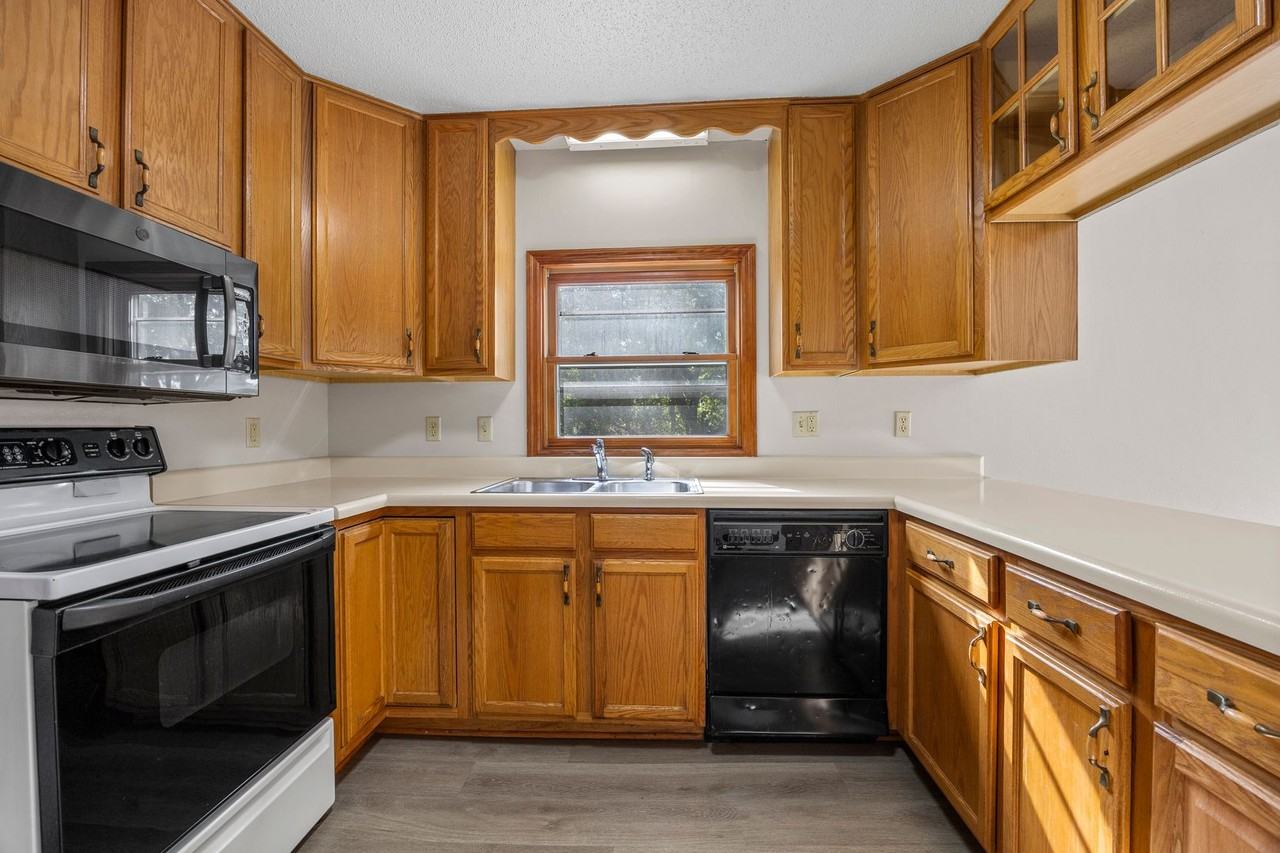 3801 Pebble Ct - Photo 2 of 29