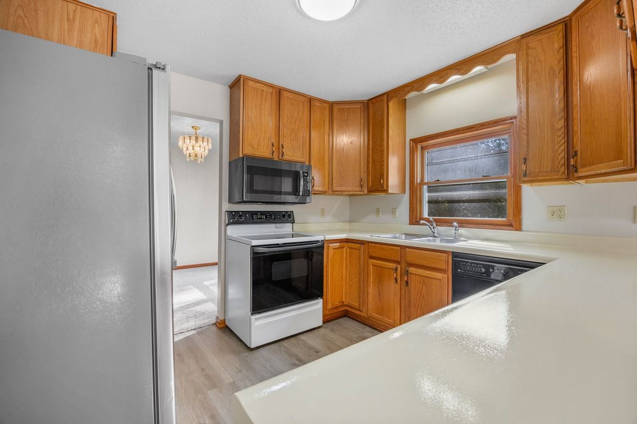 3801 Pebble Ct - Photo 3 of 29