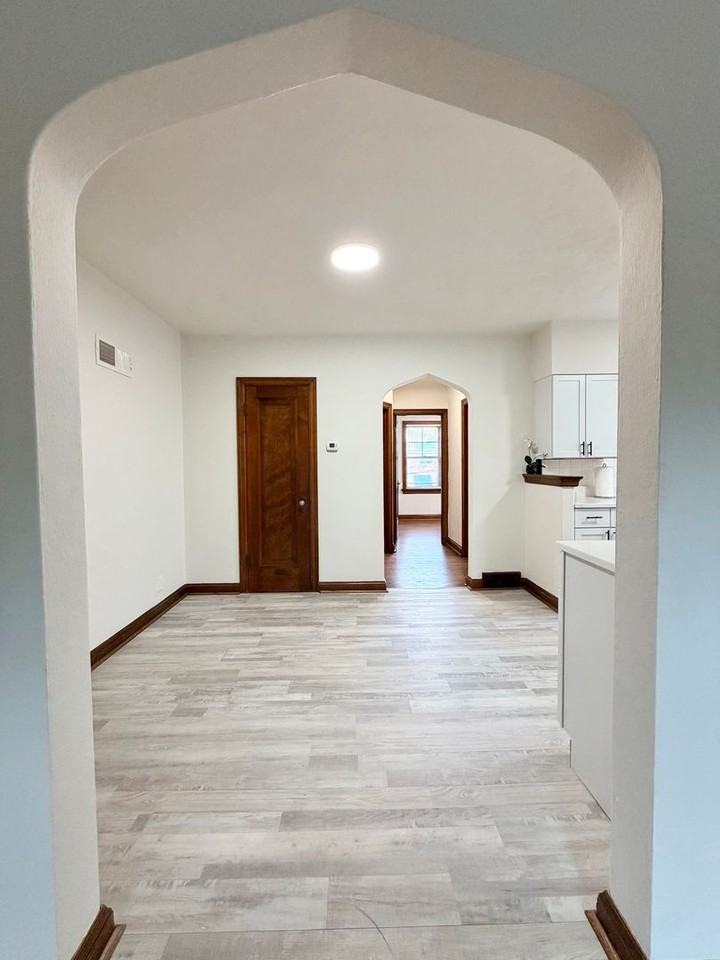 4734 Locke Ave - Photo 4 of 18