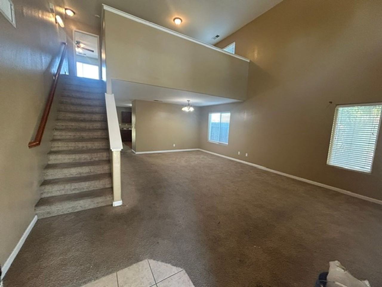 2305 E Dorothea Ave - Photo 3 of 11