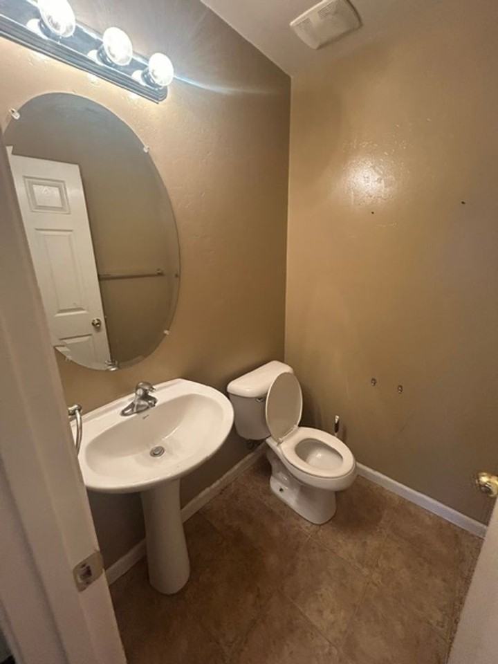 2305 E Dorothea Ave - Photo 7 of 11