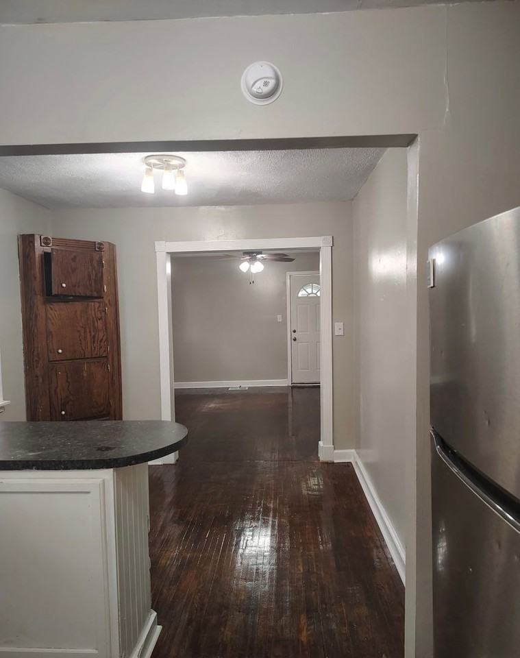 4638 S Mcraven Rd - Photo 3 of 10
