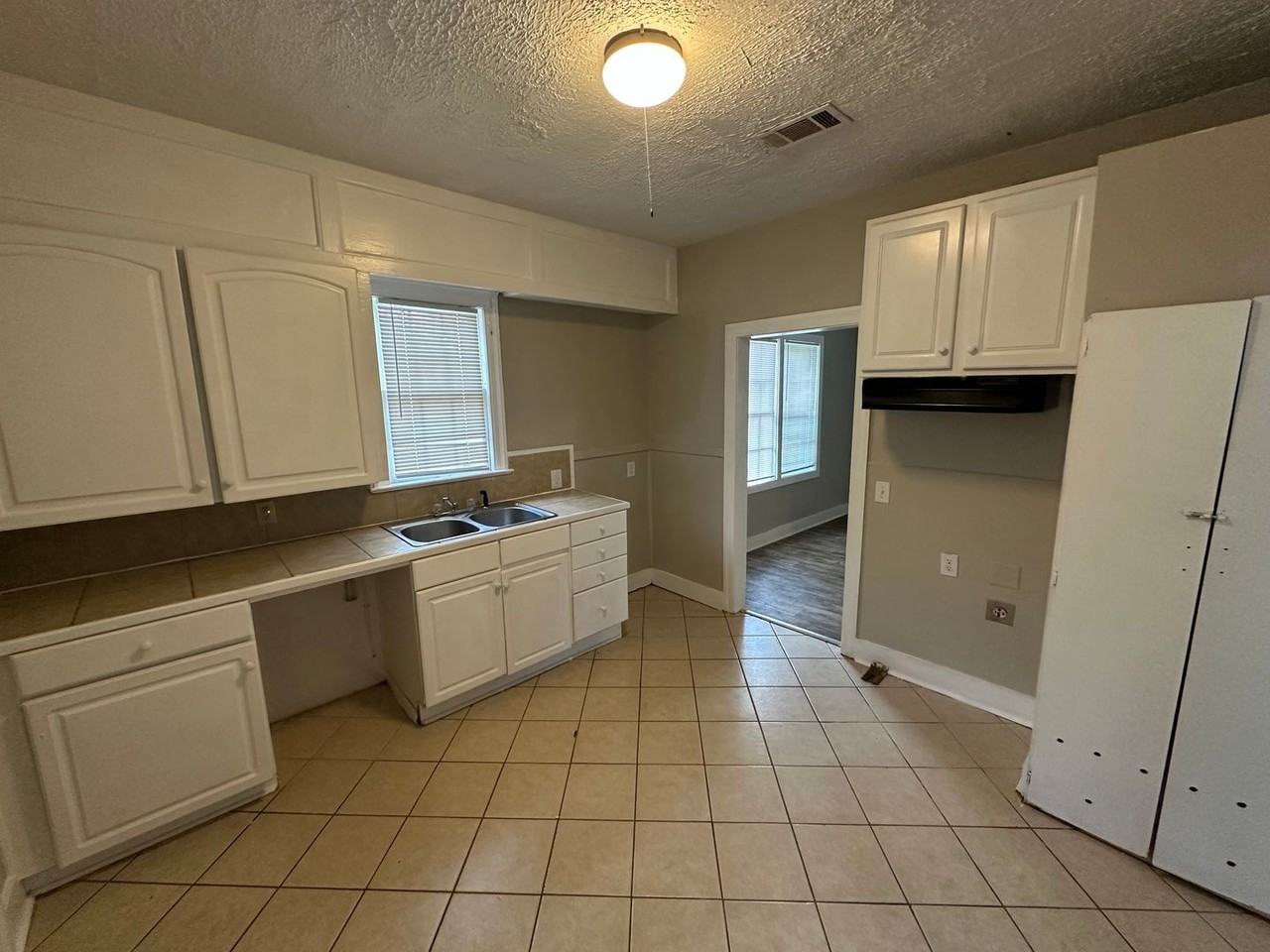 3438 W Capitol St - Photo 4 of 13