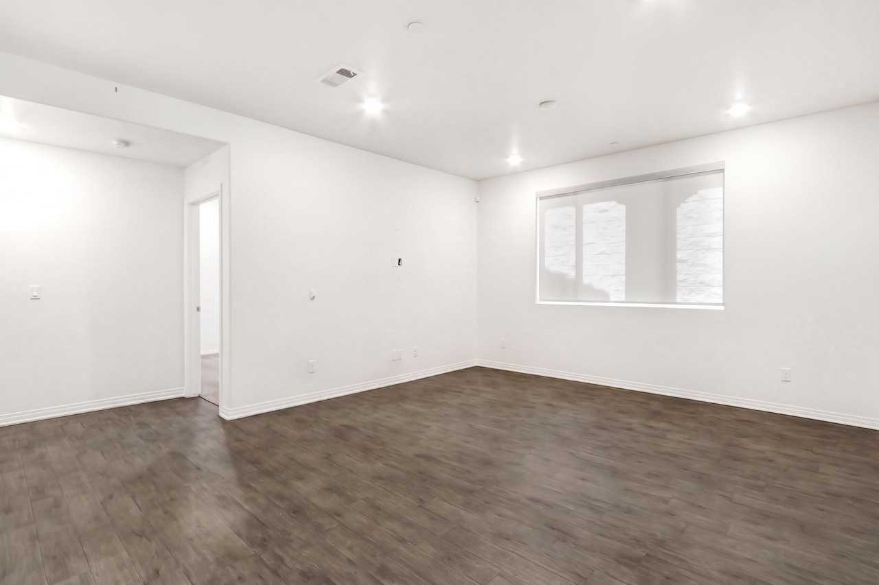 15232 Horizon St #7 - Photo 3 of 10