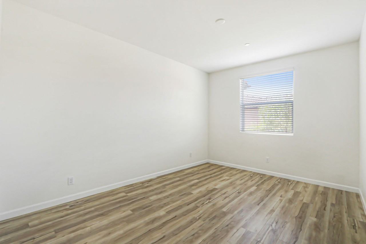 15232 Horizon St #7 - Photo 5 of 10