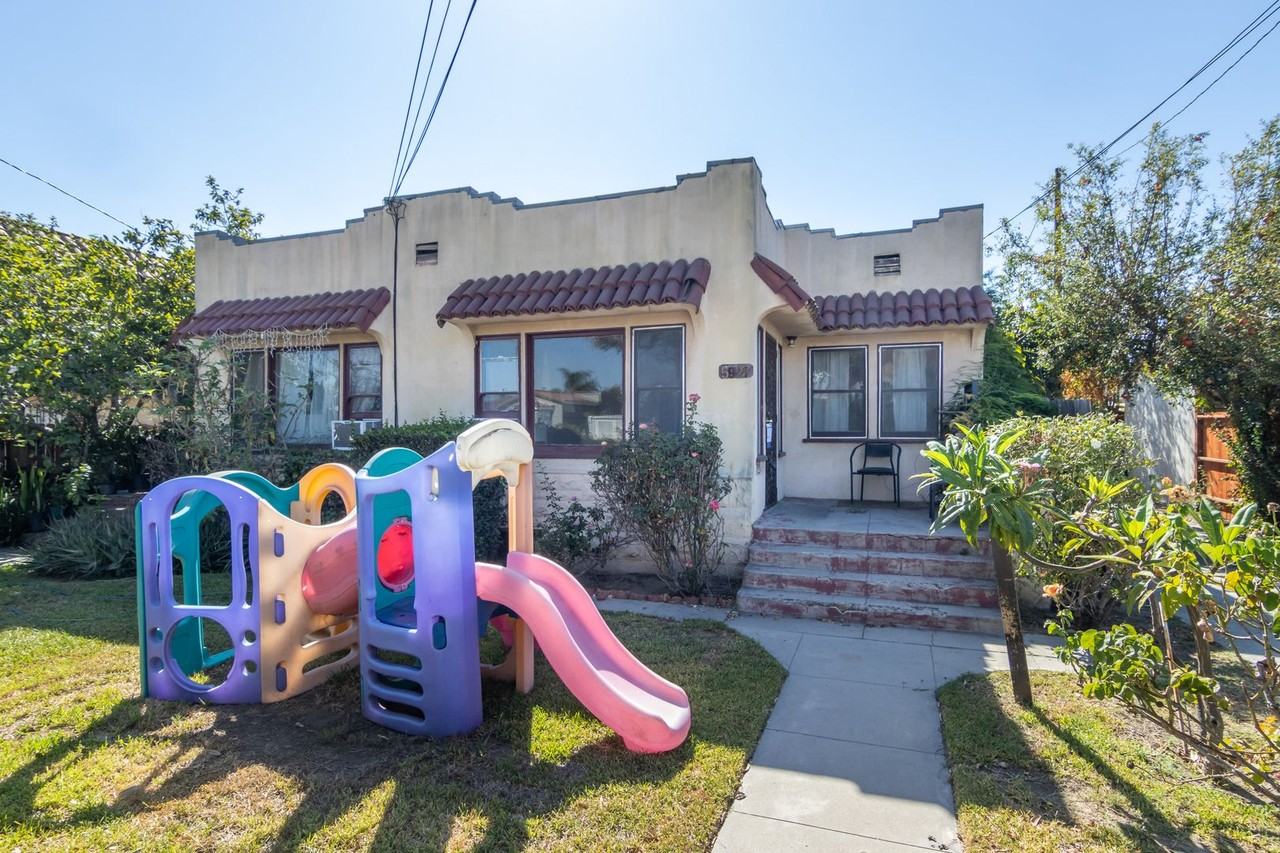 5927 Corona Ave - Photo 2 of 20