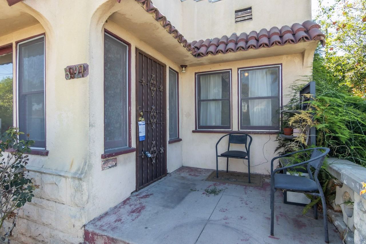 5927 Corona Ave - Photo 4 of 20