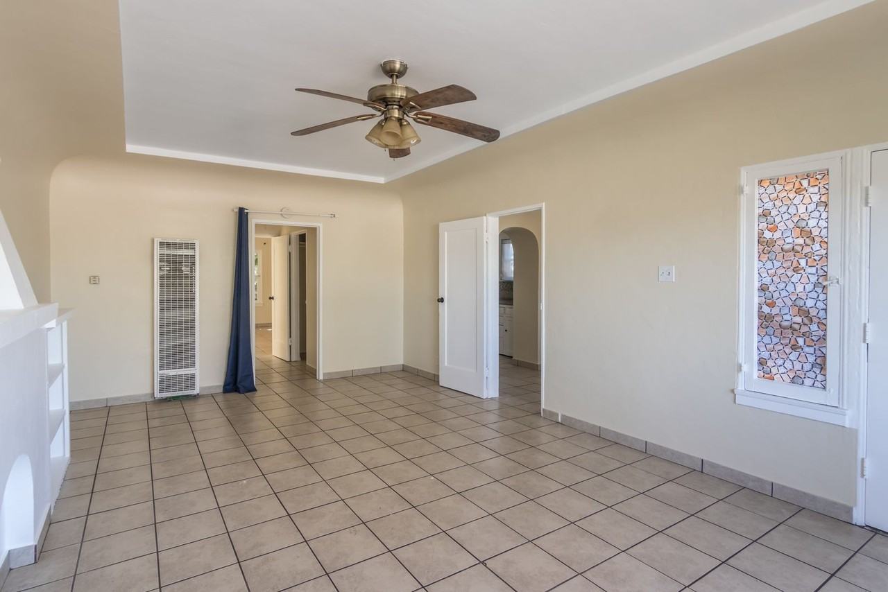 5927 Corona Ave - Photo 7 of 20