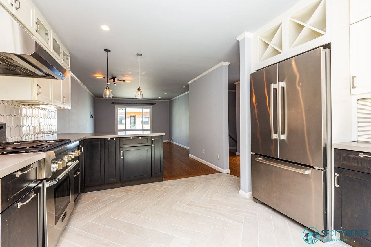 4715 25th St - Photo 3 of 30