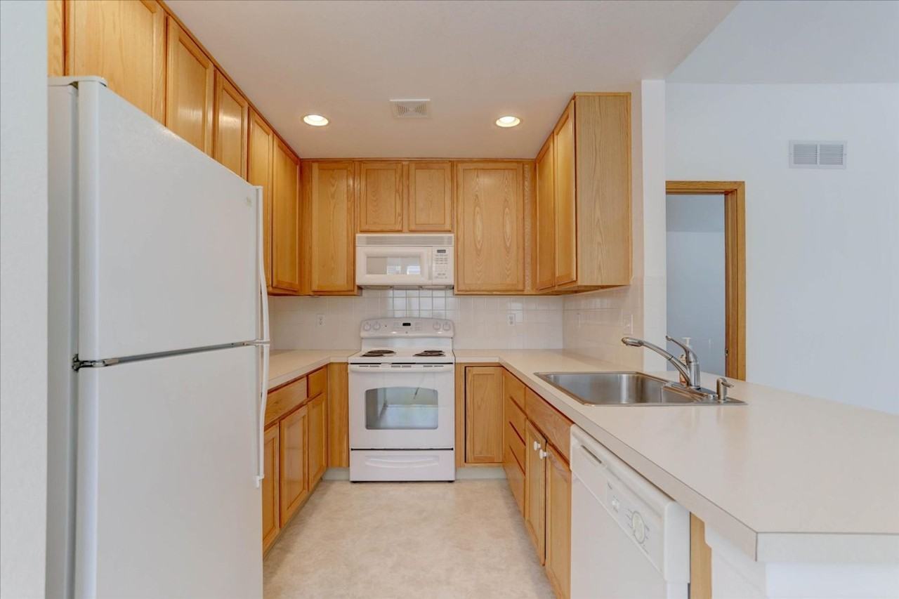2462 Concord Cir - Photo 4 of 20