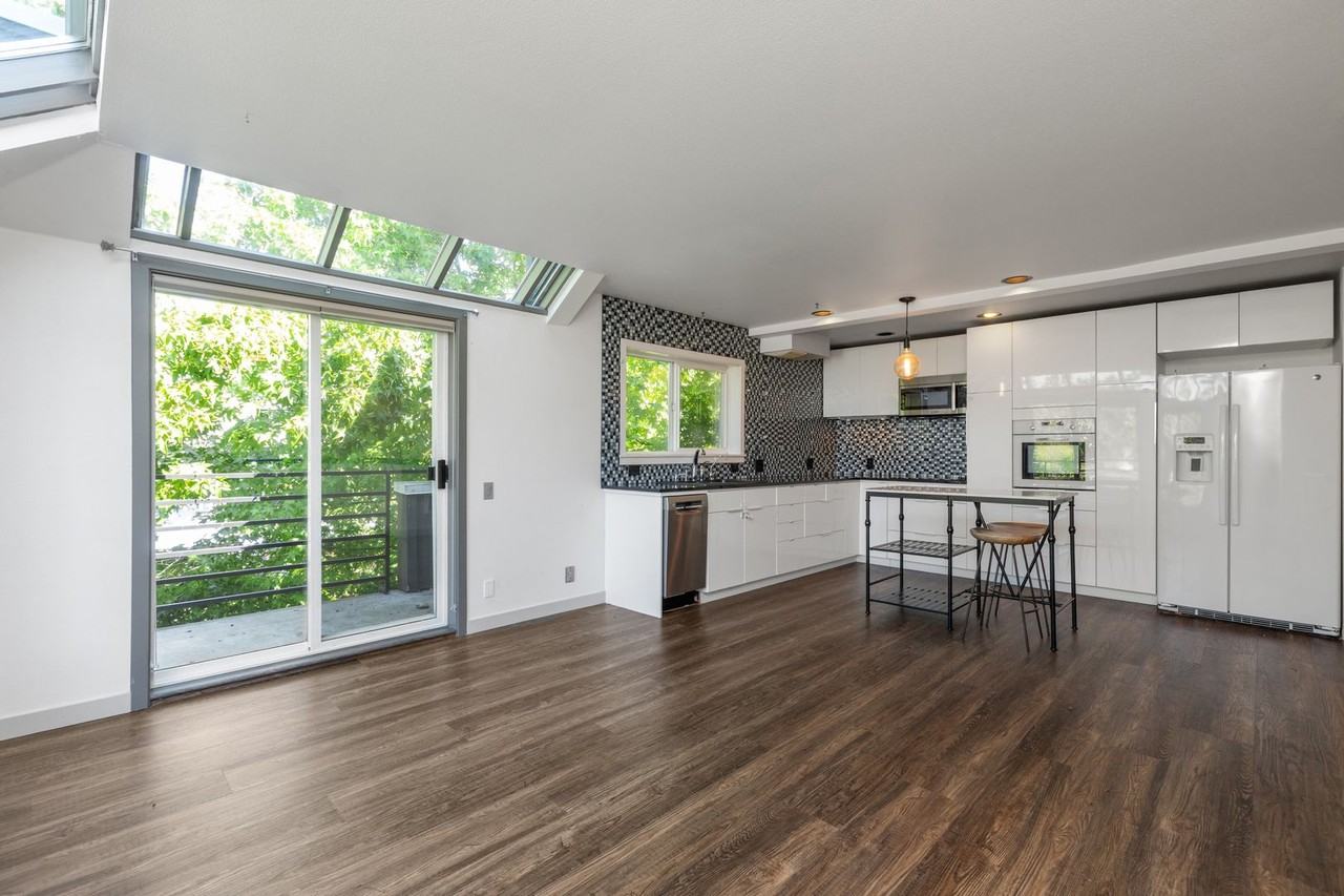 115 W Galer St - Photo 3 of 39