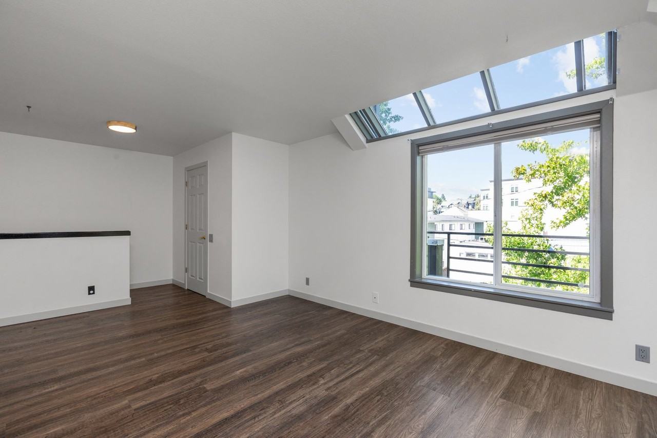 115 W Galer St - Photo 5 of 39