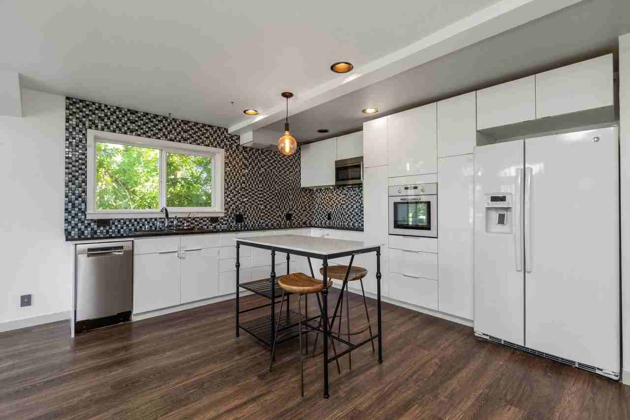 115 W Galer St - Photo 7 of 39