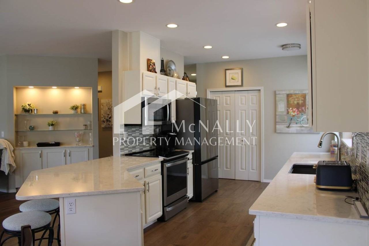 1114 Garden Cir - Photo 3 of 22