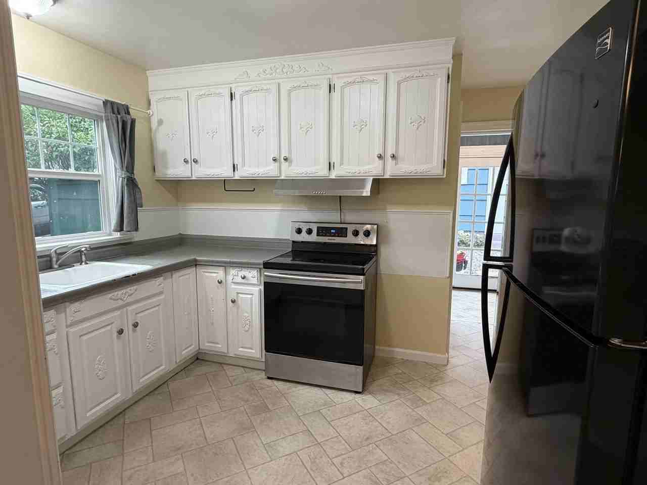 420 E 13th St - Photo 4 of 12