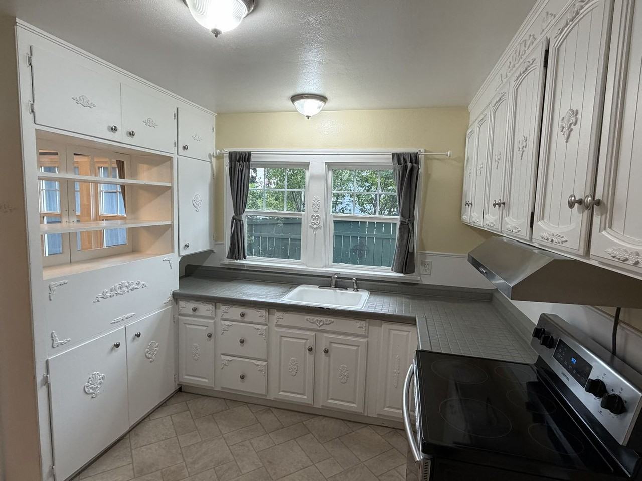 420 E 13th St - Photo 5 of 12