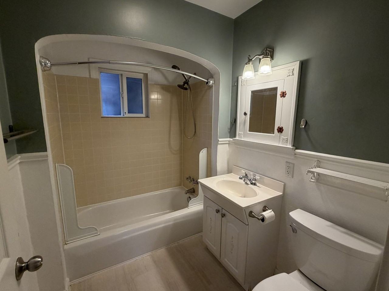 420 E 13th St - Photo 6 of 12