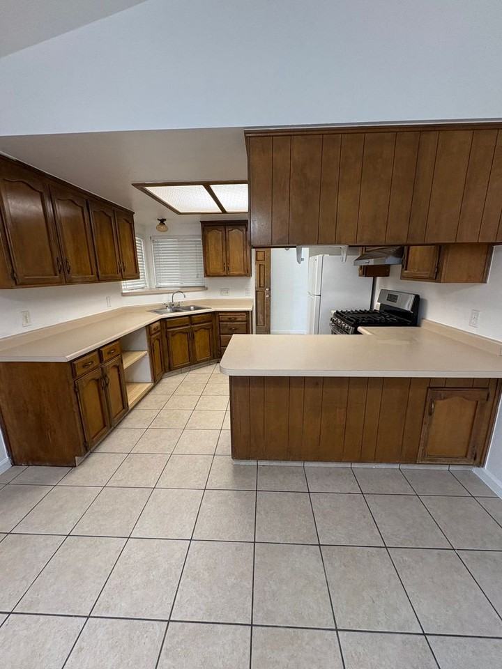 2642 N Fairway St - Photo 4 of 20