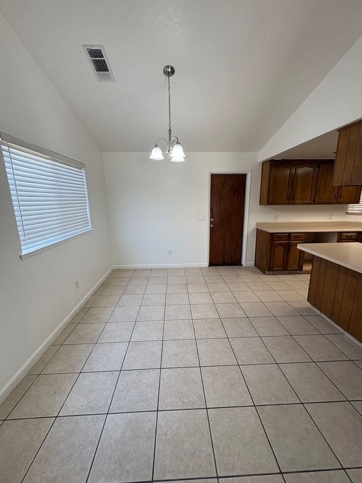 2642 N Fairway St - Photo 5 of 20