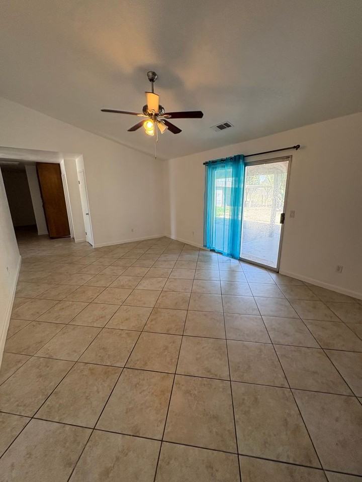 2642 N Fairway St - Photo 7 of 20