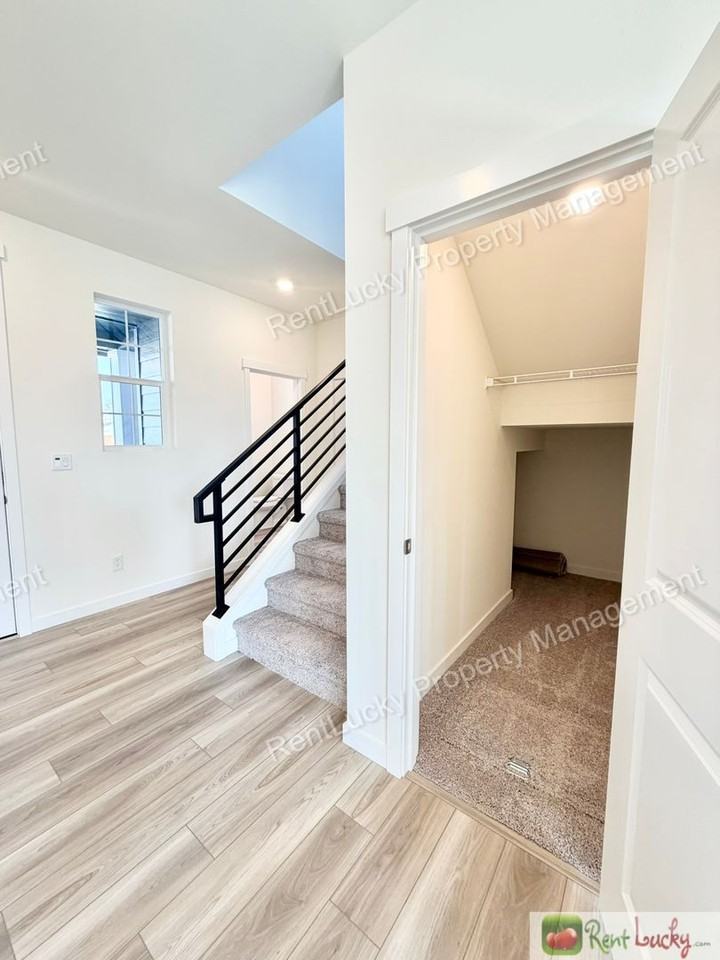 17056 127th St E - Photo 3 of 30