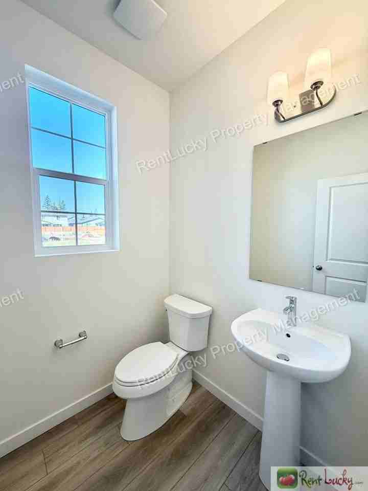 17056 127th St E - Photo 4 of 30