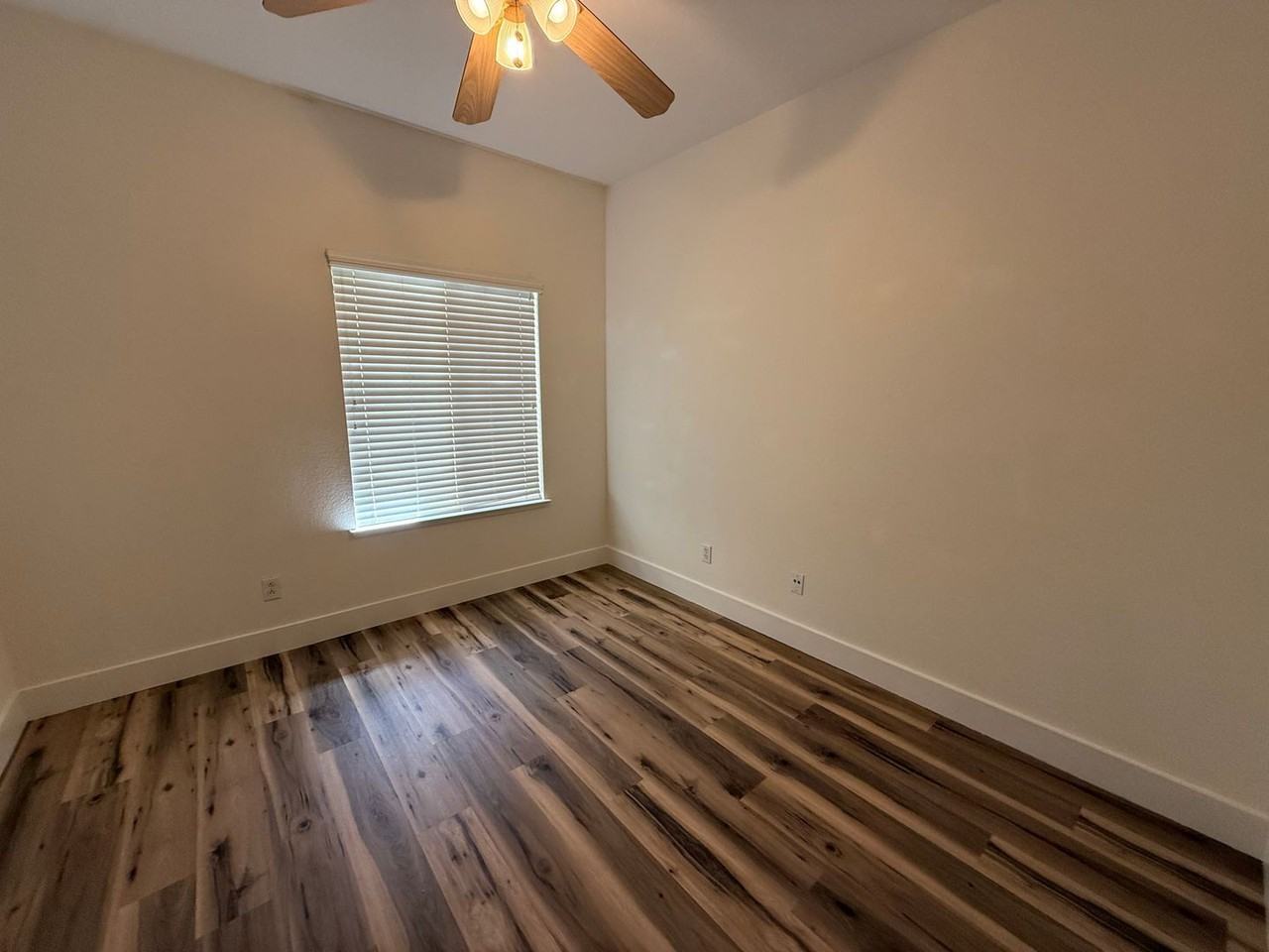 2368 Sansome St - Photo 4 of 11