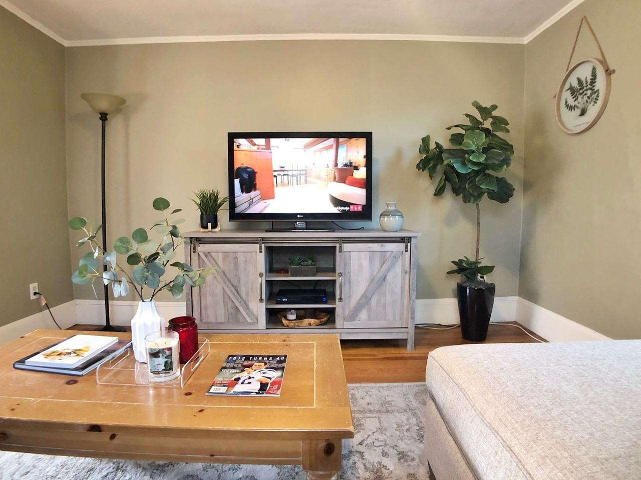 88 Hawthorn St - Photo 2 of 6