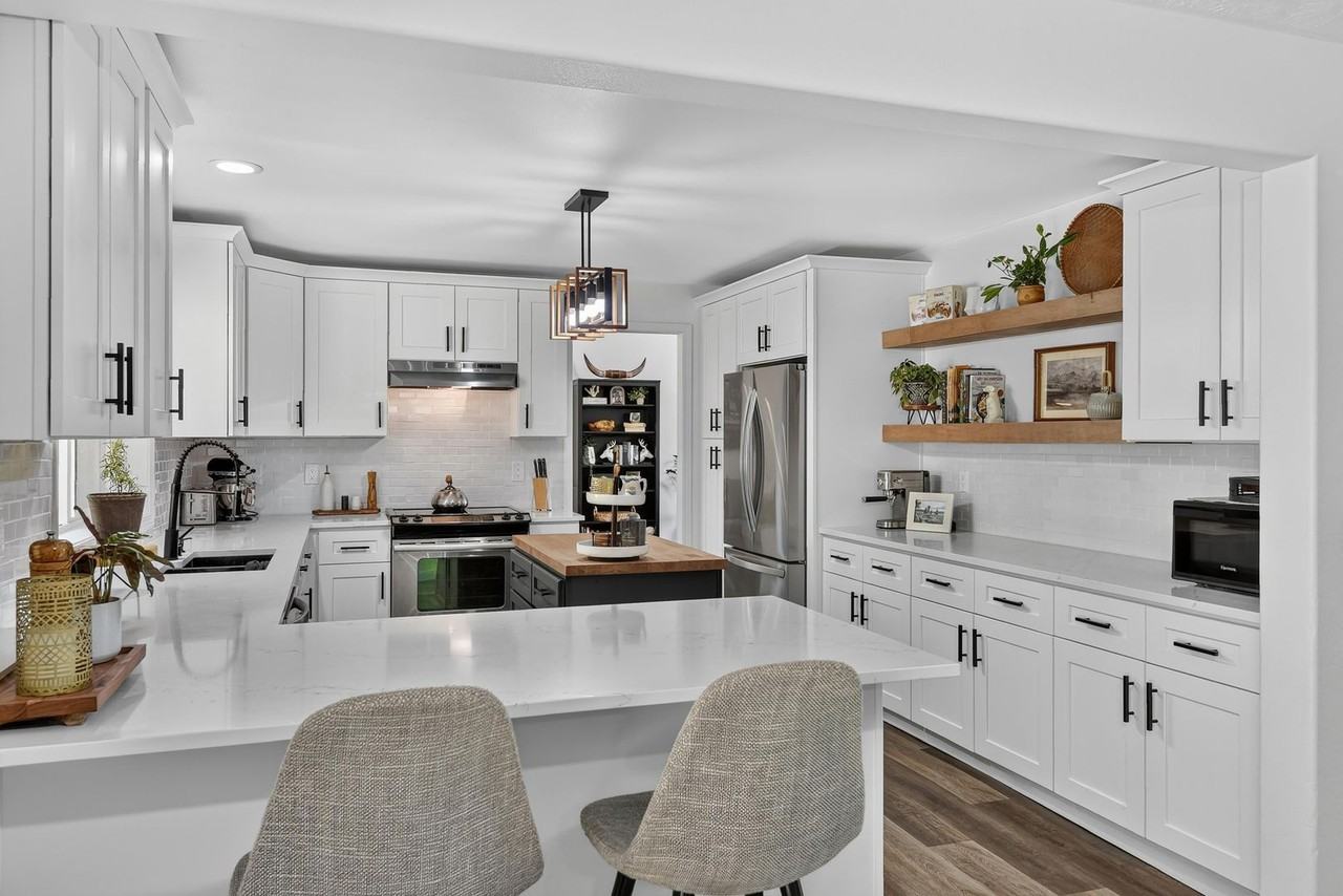 10108 N Seminole Dr - Photo 6 of 35