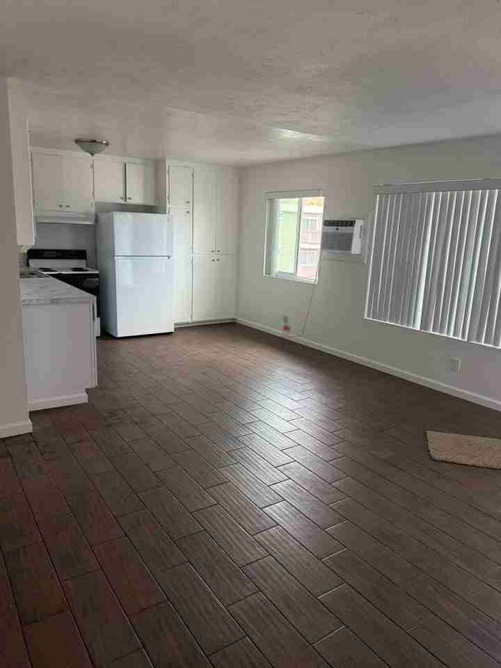 12628 Laurel St - Photo 2 of 9