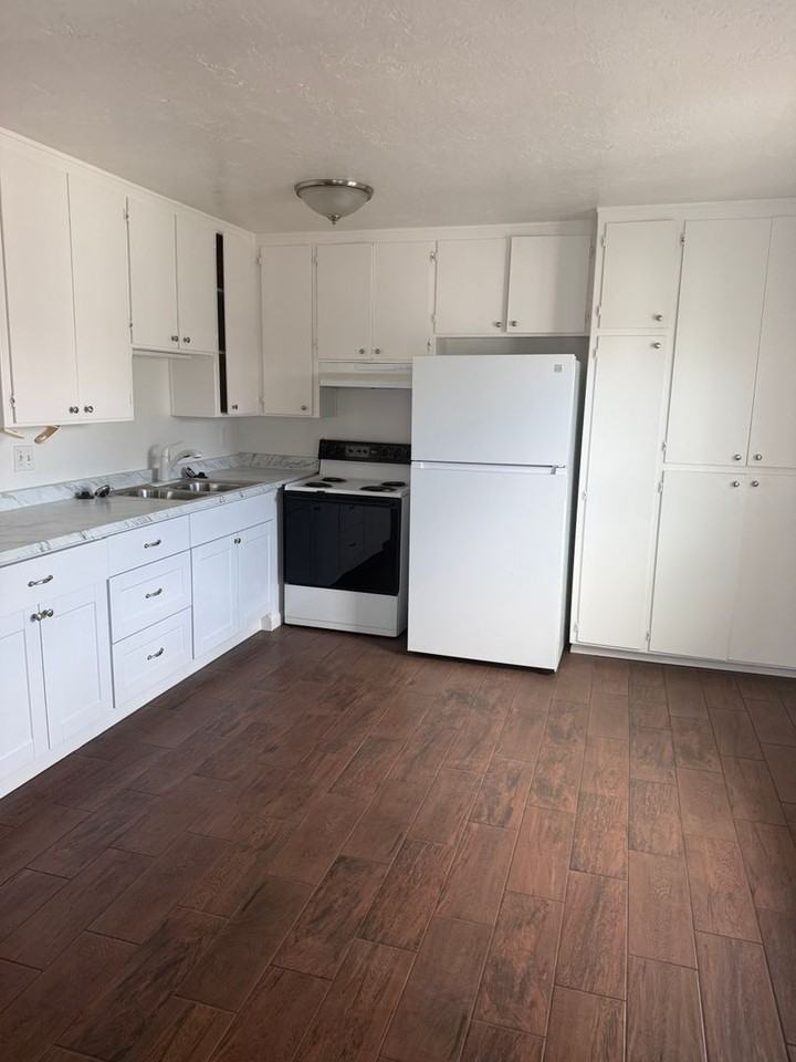 12628 Laurel St - Photo 3 of 9