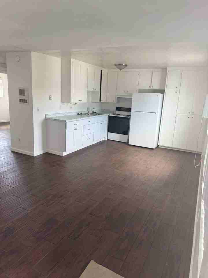 12628 Laurel St - Photo 4 of 9
