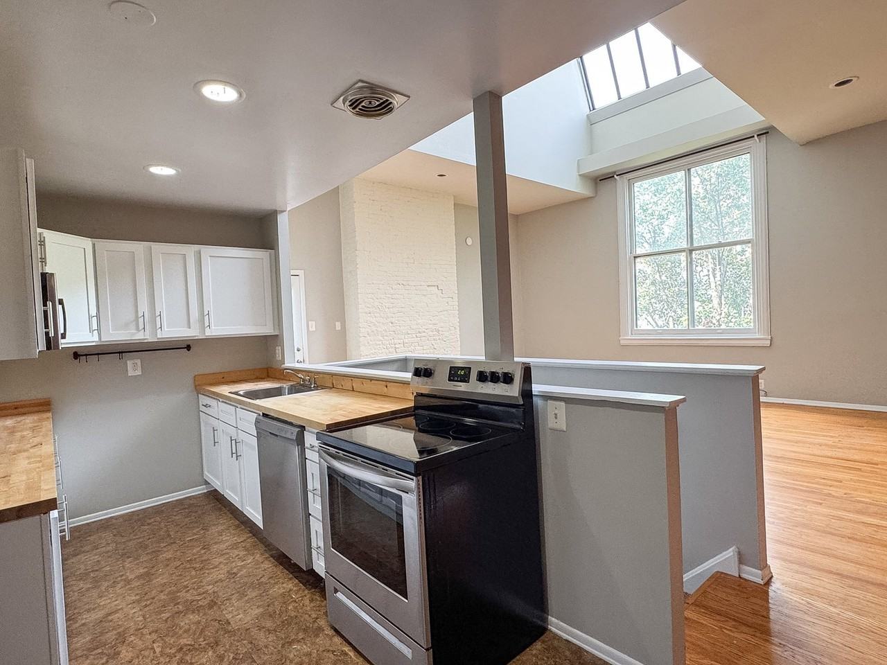 1010 Clinton St #3M - Photo 5 of 8