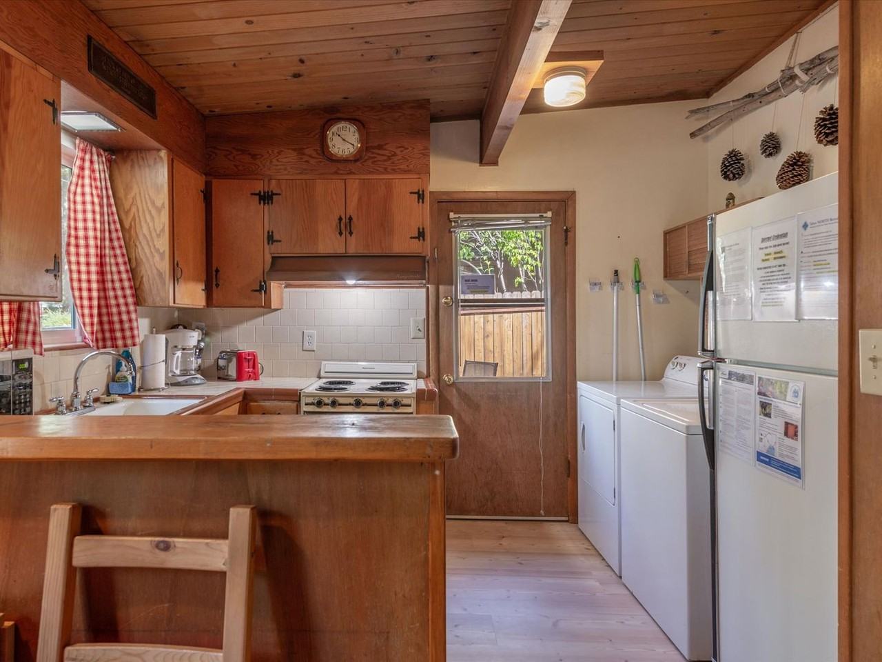 426 Raccoon St - Photo 3 of 24