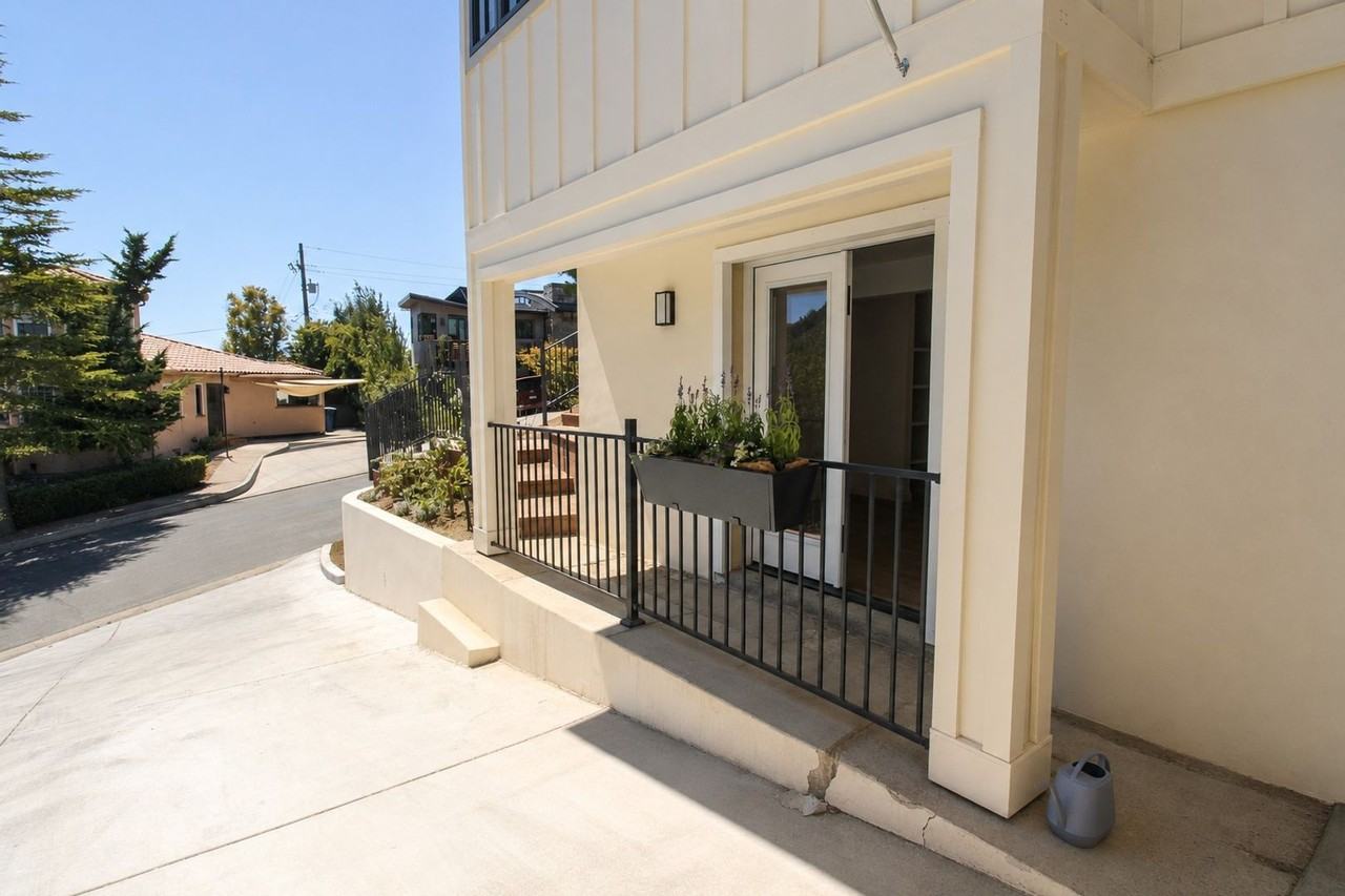 392 Santa Maria Ave - Photo 2 of 12