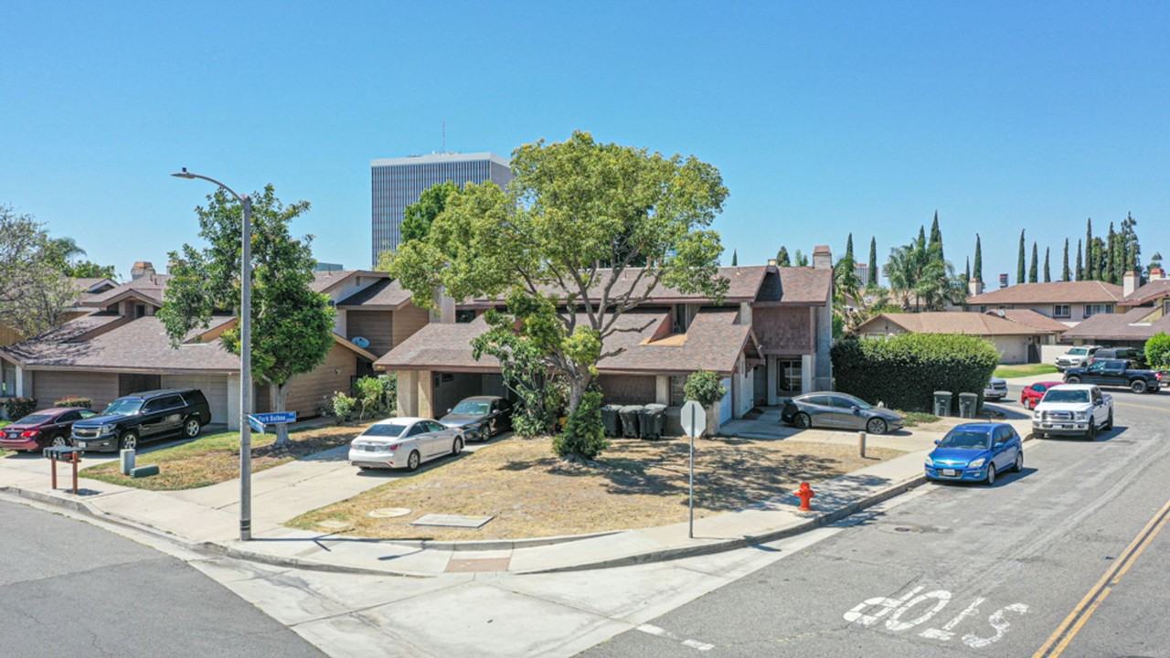 3440 W Park Balboa Ave - Photo 2 of 10