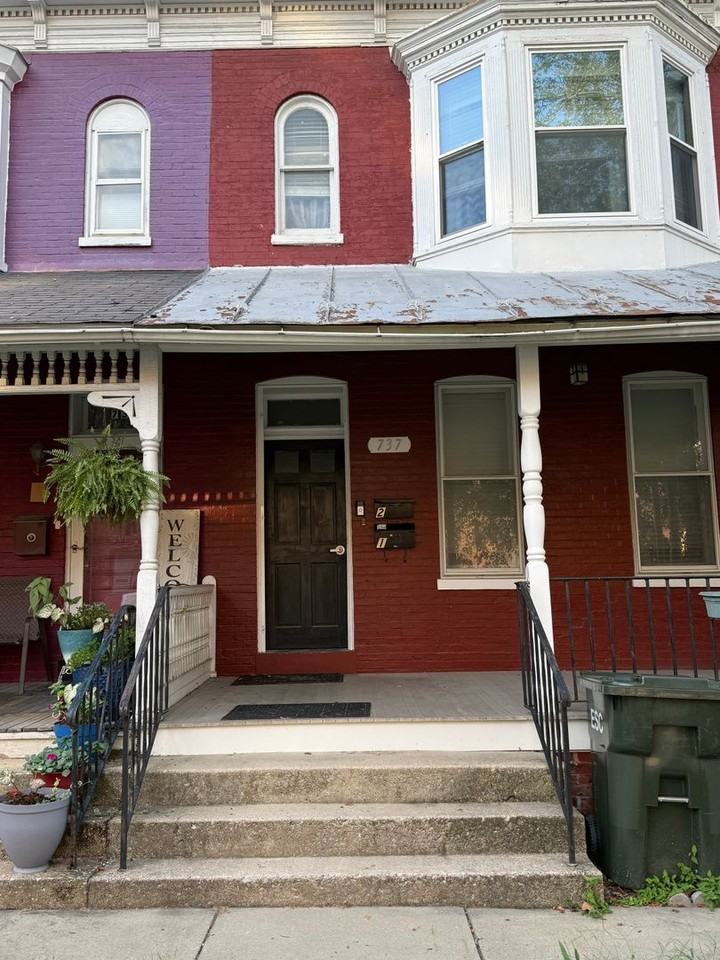737 Linden Ave - Photo 2 of 9