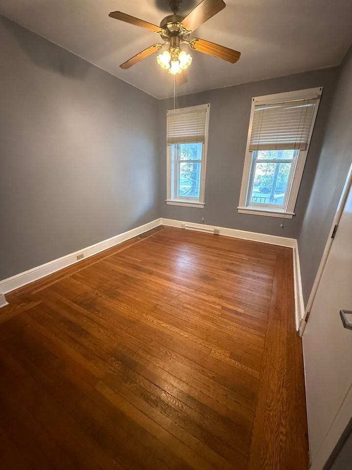 737 Linden Ave - Photo 5 of 9