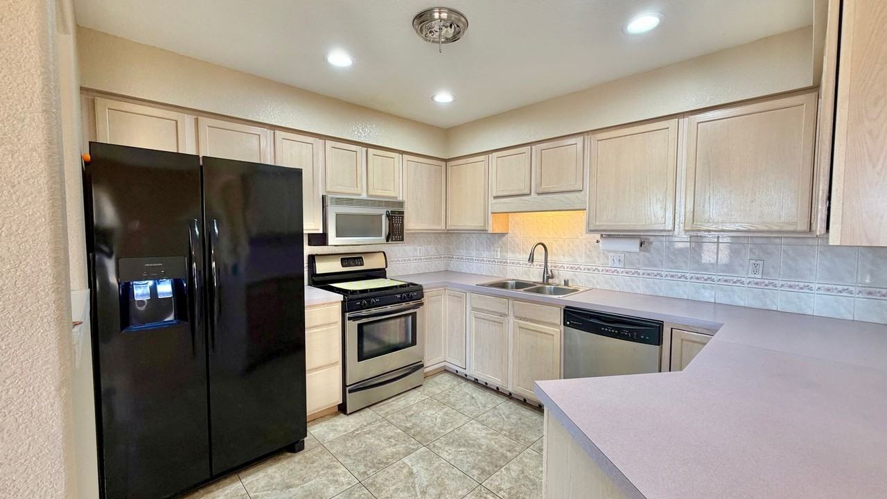 953 San Miguel - Photo 2 of 12