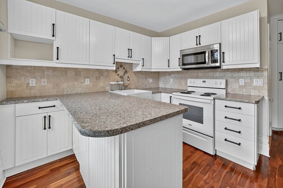 19 Desjardins Ave - Photo 3 of 14