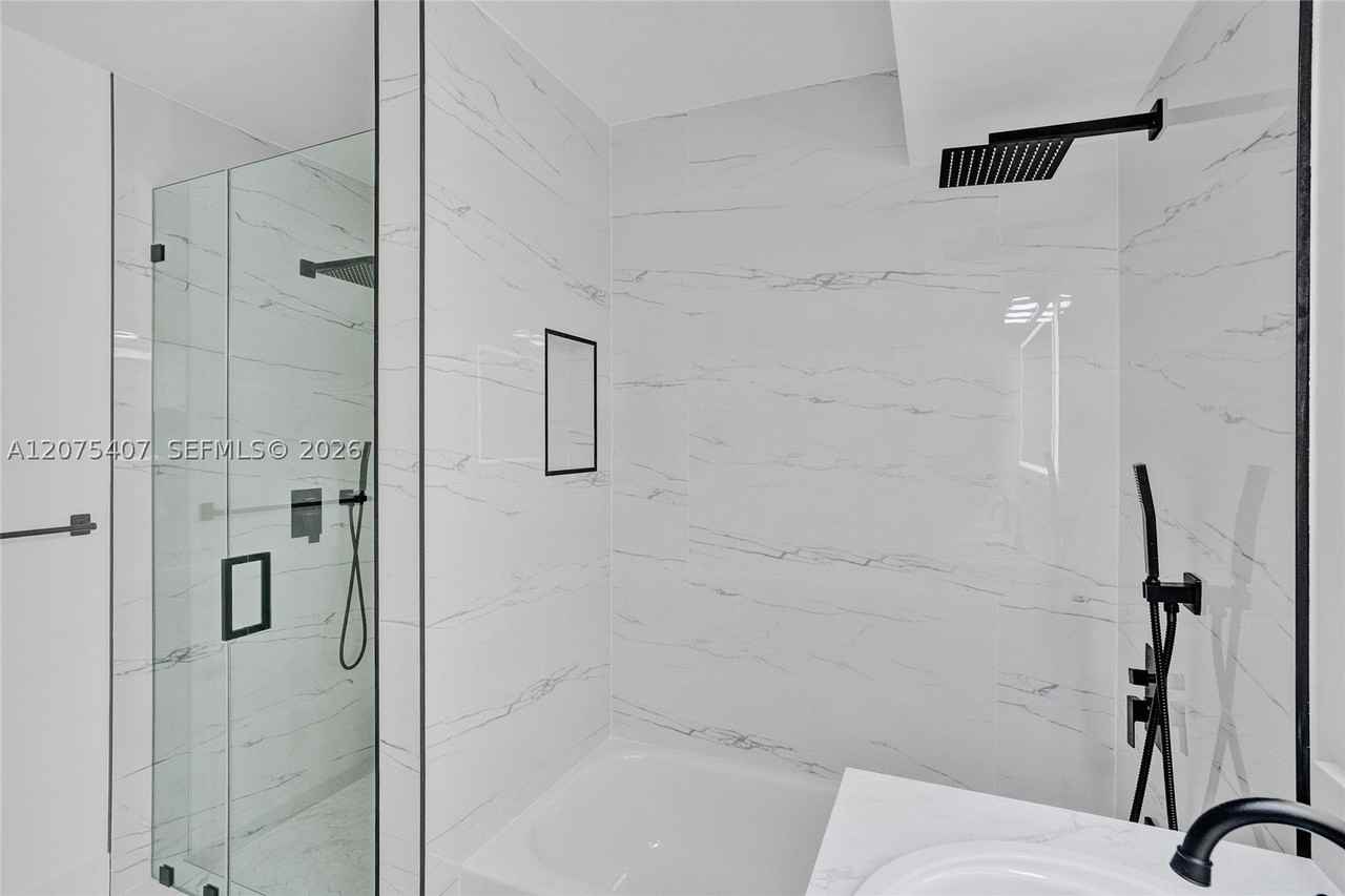 4114 Sapphire St - Photo 4 of 26