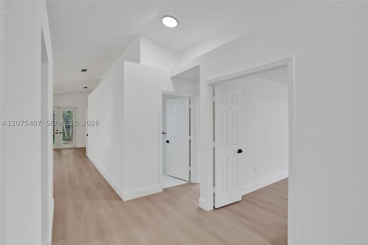 4114 Sapphire St - Photo 5 of 26