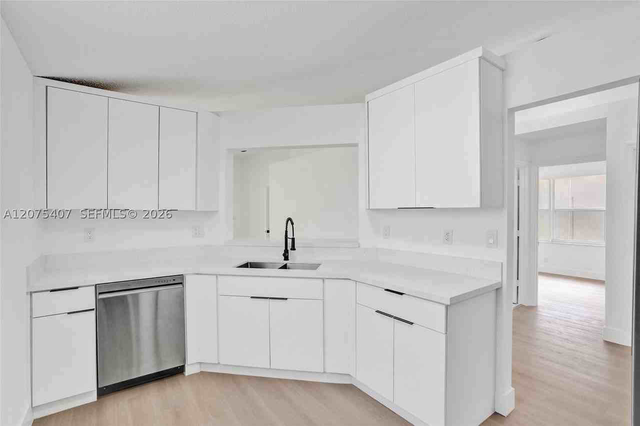 4114 Sapphire St - Photo 7 of 26