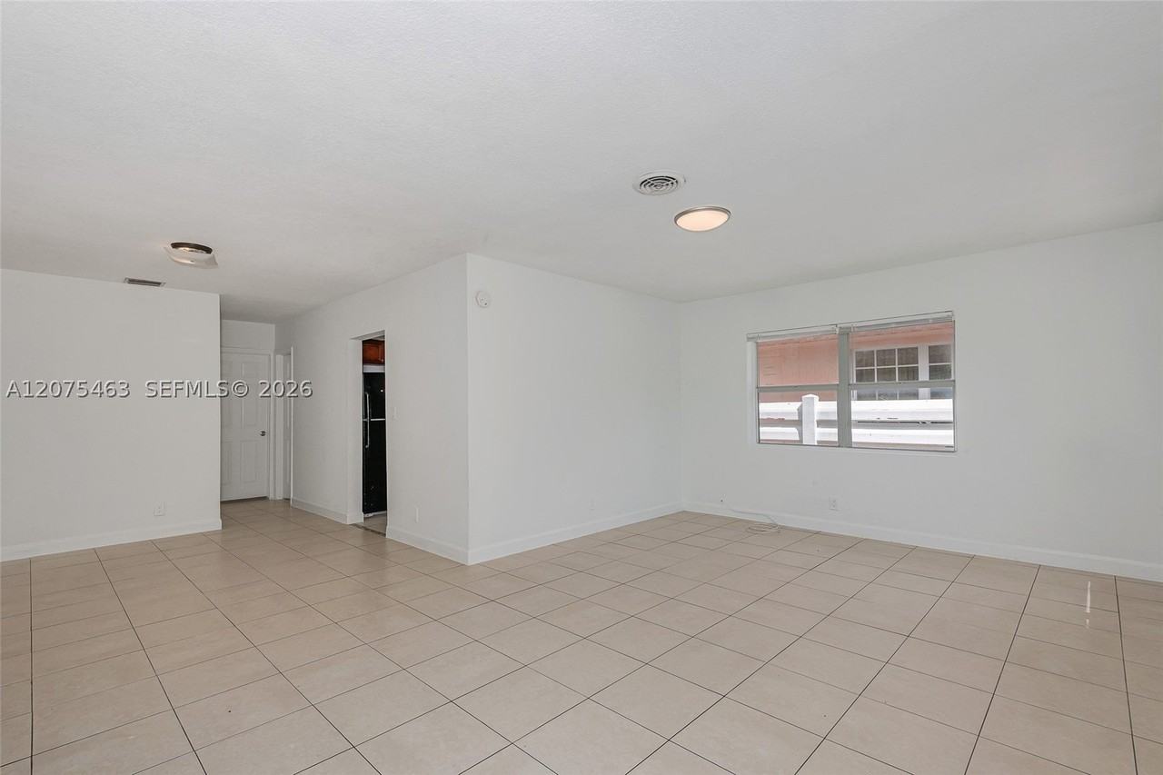 1607 Nw 8th Ave #2 - Photo 3 of 28