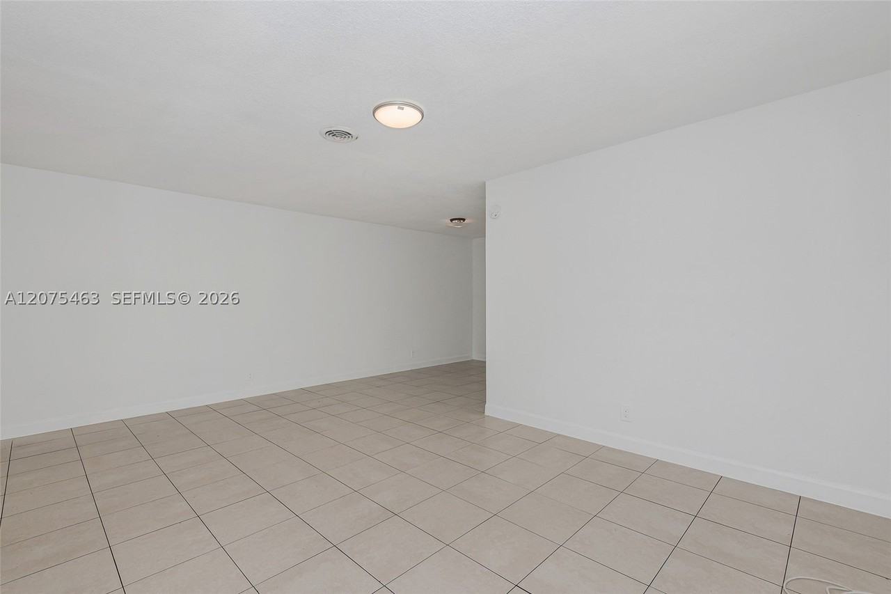 1607 Nw 8th Ave #2 - Photo 4 of 28