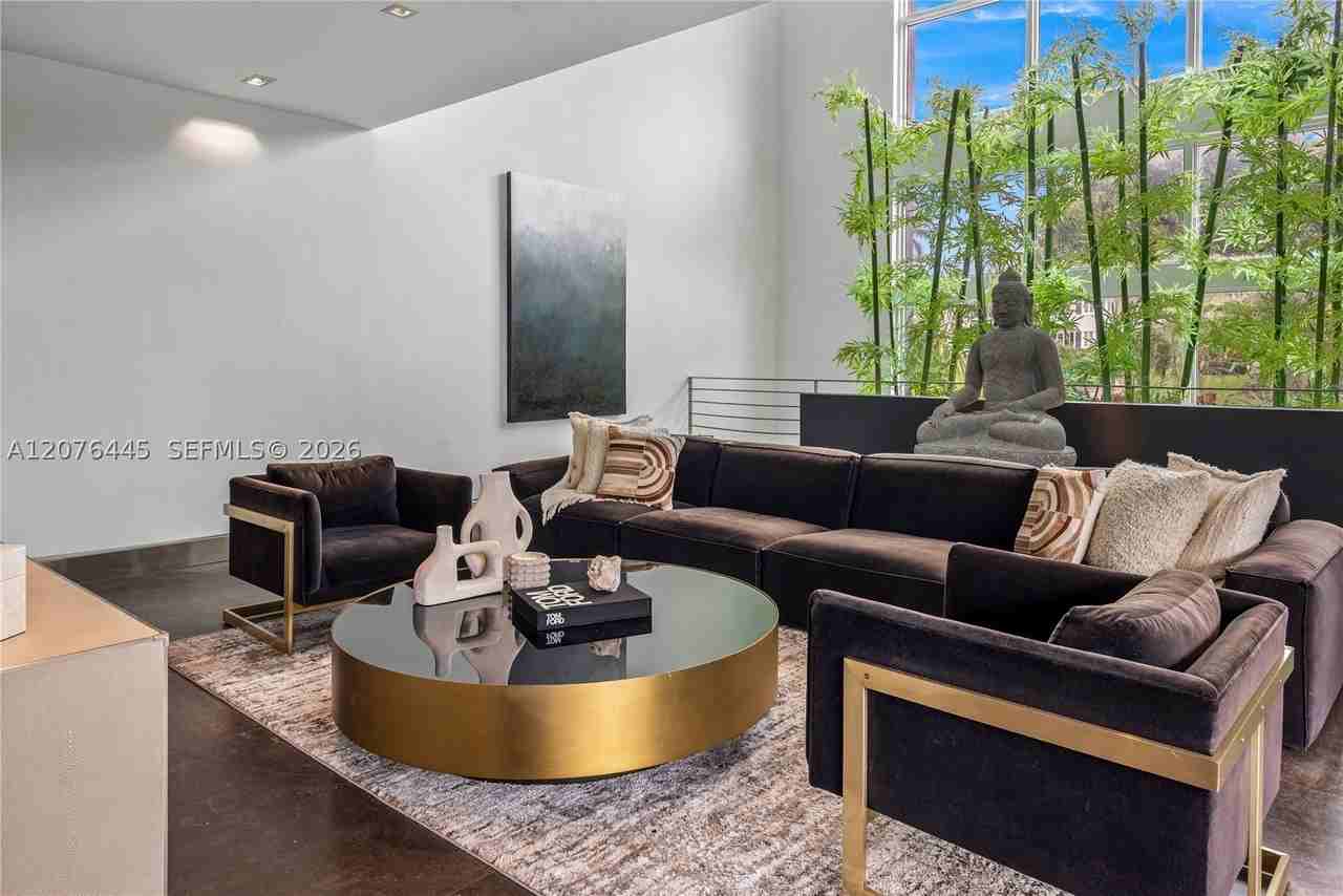 1606 S Bayshore Dr #1606 - Photo 4 of 50