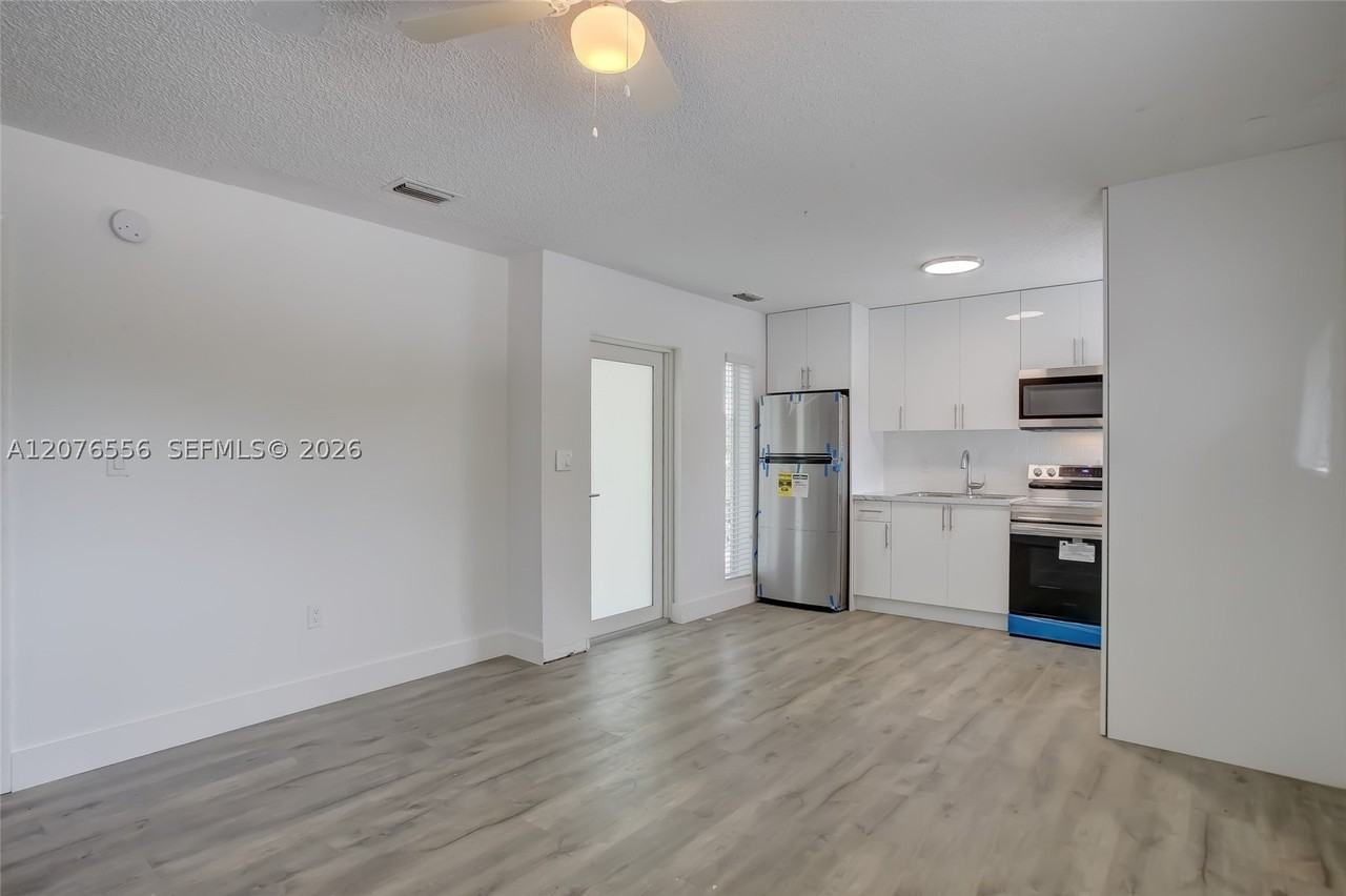 1335 Ne 5th Ave #3 - Photo 5 of 19